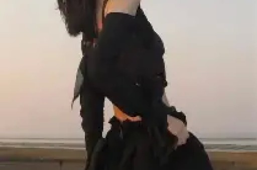 向太这回恐要翻车！曝49岁黄晓明曾当众给她下跪十几人目睹