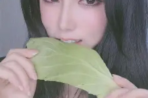 “耍大牌”被富婆贴脸开大口碑下滑是真性情还是低情商？